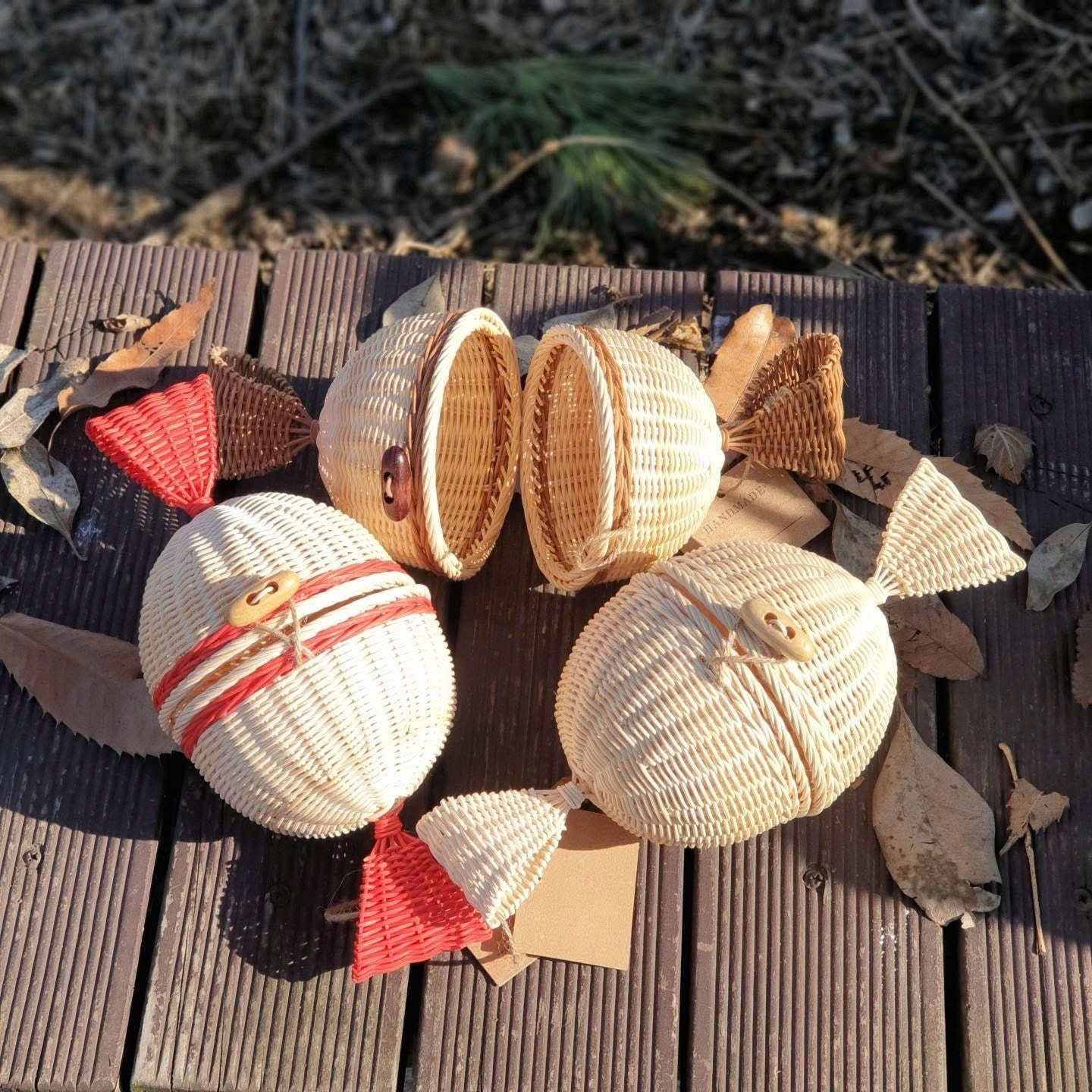 سلة خيزران طبيعي مع تعبئة | أحمر (طلب مُِسبق)