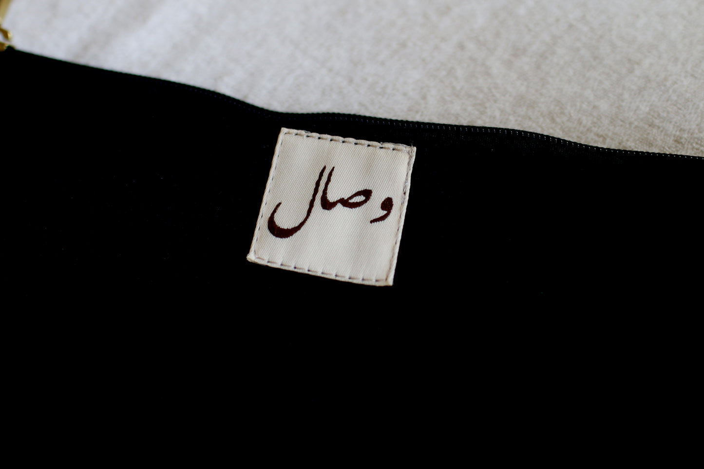 Black embroidery case - حُب