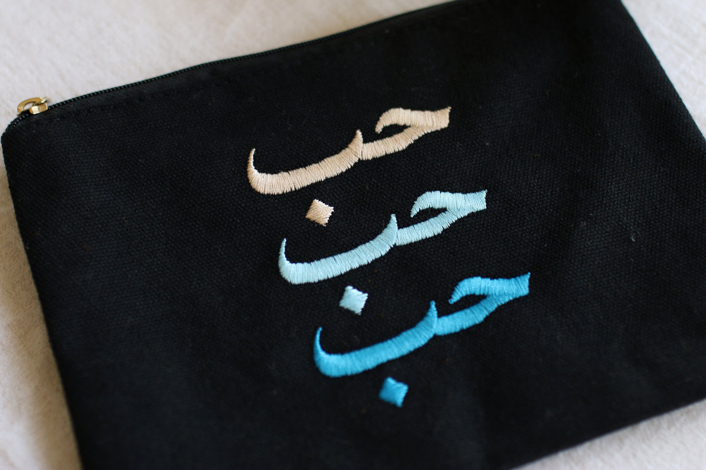 Black embroidery case - حُب