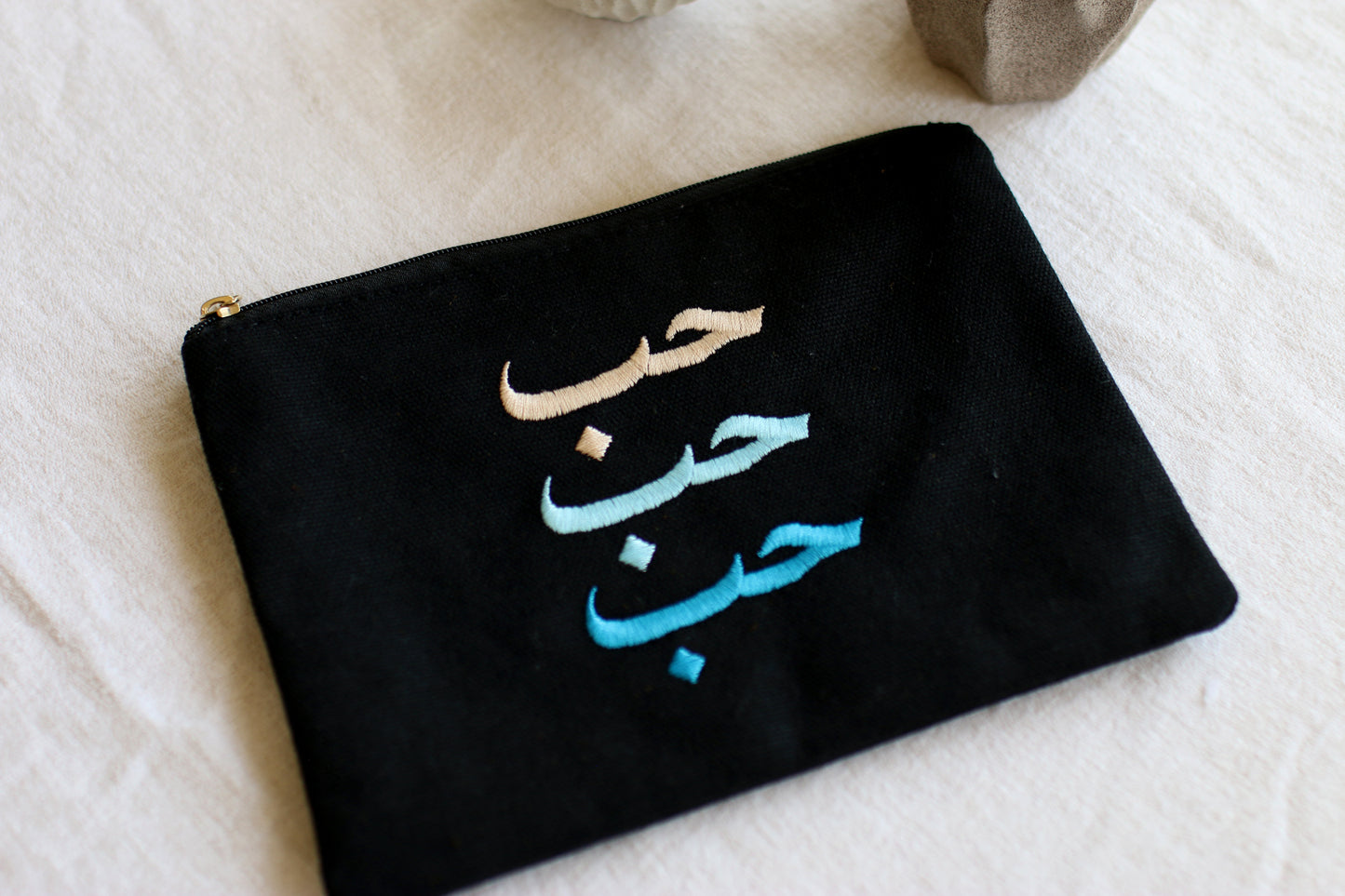 Black embroidery case - حُب