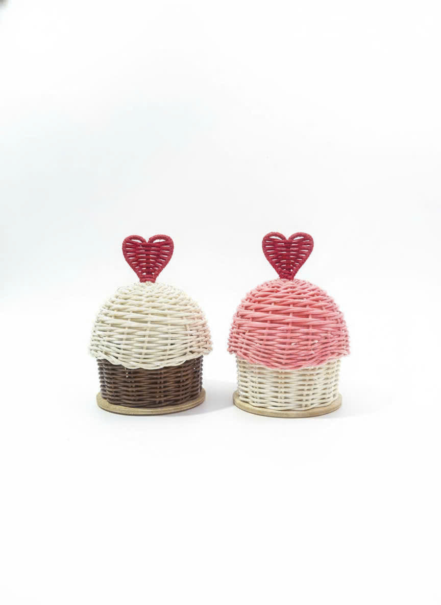 Little heart basket مع تعبئة - (طلب مُسبق)